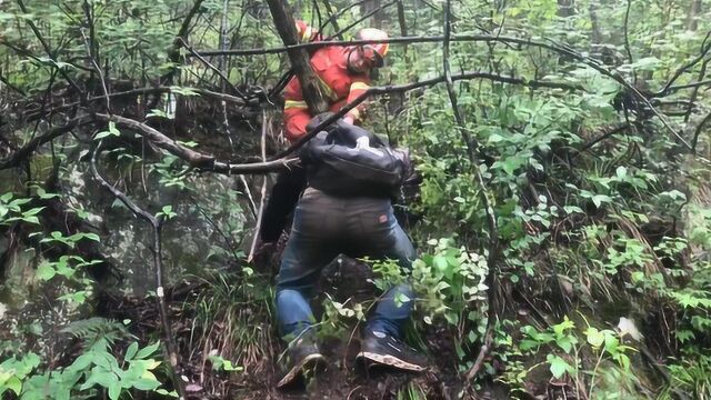 一游客被困天荡山景区 消防紧急救援