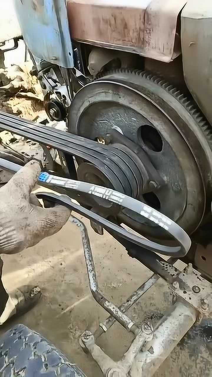 小窍门不卸皮带轮也不卸皮带发电机皮带一样安装