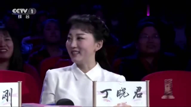 周冠军伊莹演唱《一样的月光》,炸裂版地演唱点燃全场!果断收藏