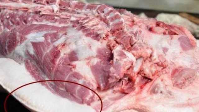 土猪肉和饲料猪肉如何区分? 养猪户透露: 这3处,一看便知