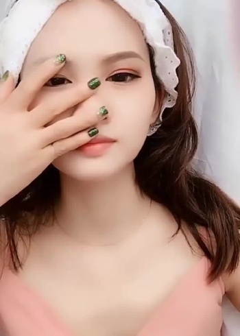 肿眼泡单眼皮女生在家翻眼皮居然成功了