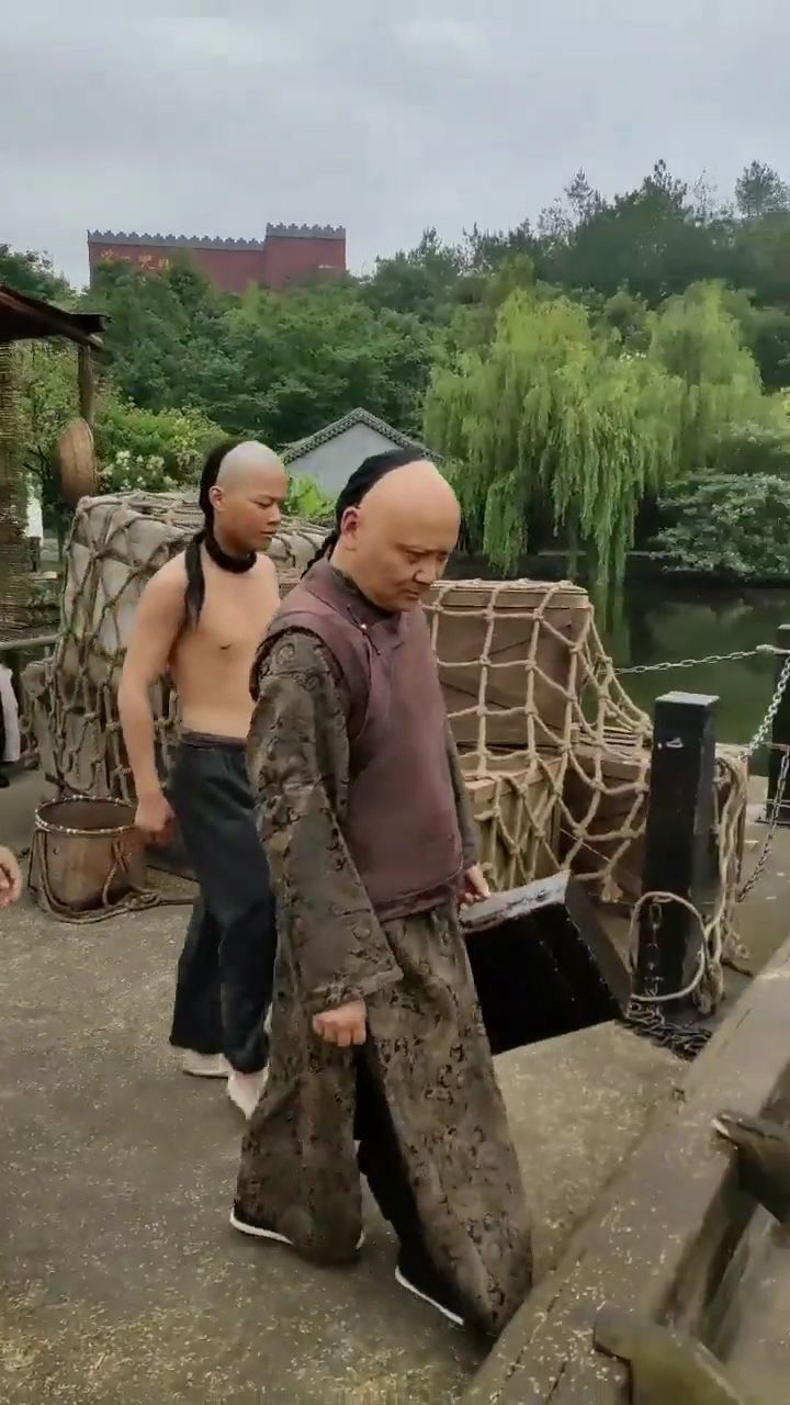 计春华老师替身江怀老师,你们说长得像不像?_腾讯视频