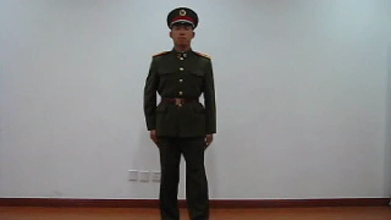 单个军人队列动作之稍息_腾讯视频