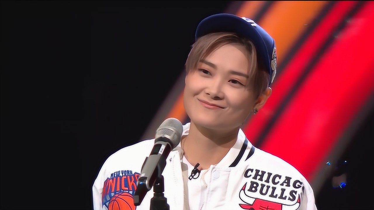 明日之子蔡维泽挑战田燚,听完原因后,李宇春无奈的笑了笑!