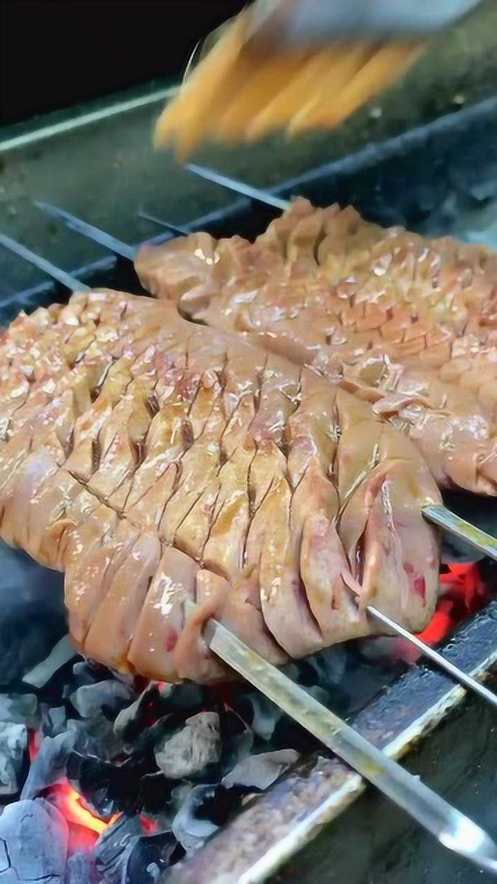 这是在烤肾呢,看得我腰子疼