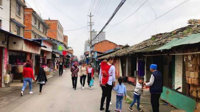 云南曲靖很著名的一条老街浓浓的生活气息,这样的老街已经不多了