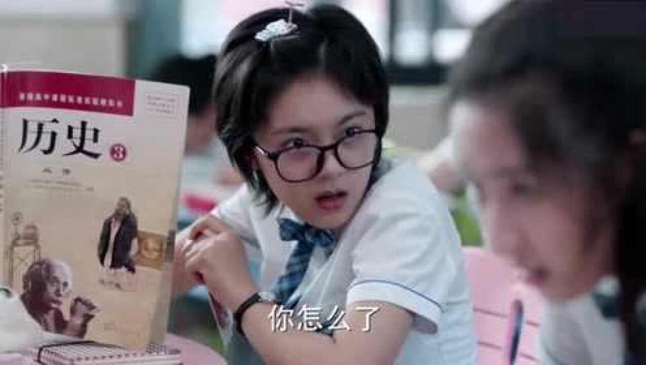 美女上课肚子疼要去厕所，不料从厕所出来后，竟变成小仙女了！_高清