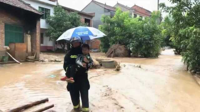 陕西蓝田县突发强降雨引发山洪 20余户房屋被淹多人被困