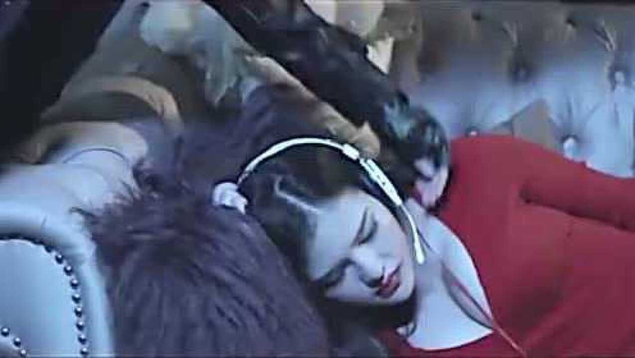 美女主播被人注射下药物，迷晕之后给抱走了！_高清