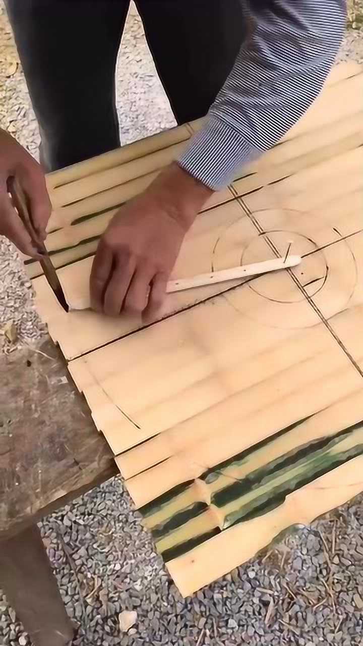 真正的民间匠人老大爷用竹子制造了一个古代的暗器造型精美