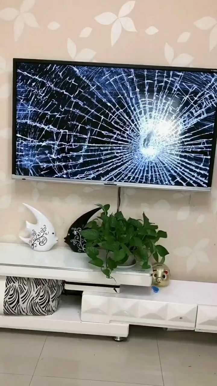 家里电视被砸图片图片