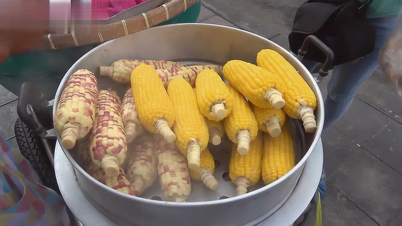 国外街头煮玉米特别吃法网友看到不淡定了不啃的玉米还有灵魂吗