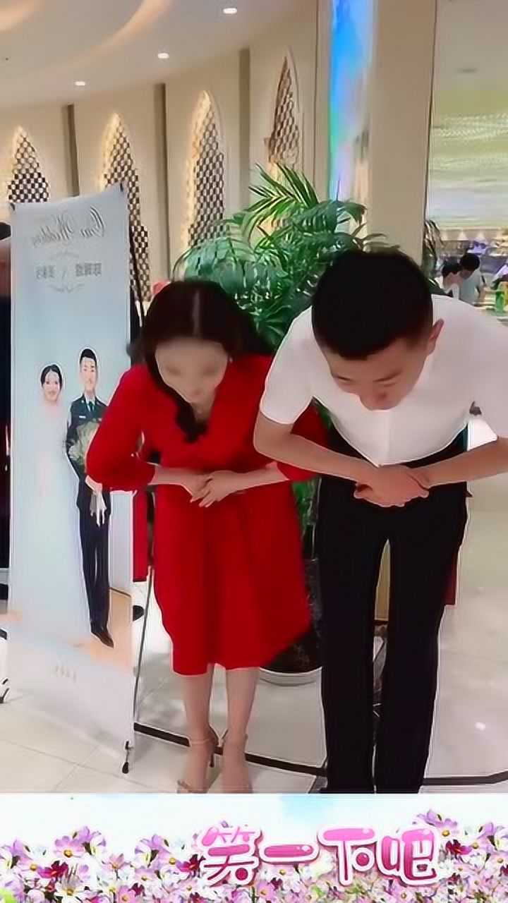 欢迎光临红浪漫洗浴中心,楼上请,二楼接待贵宾两位