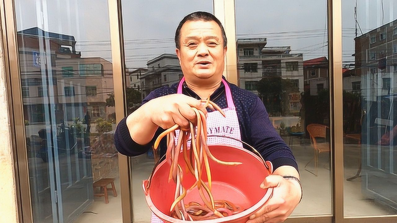 1斤300块极品血鳗,大叔买3斤煲粥,味道太好吃到撑_高清1080P在线观看平台_腾讯视频