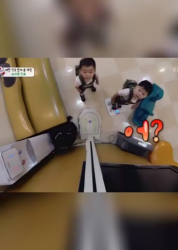 来自底层的仰望表情包图,来自于民国测体重是发生的啊!