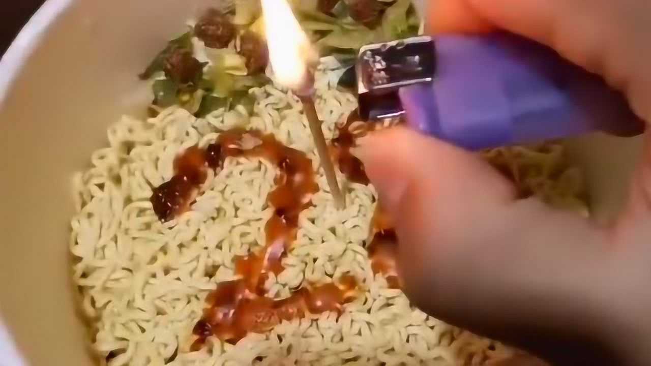 28岁的生日是这样过的一盒方便面一根蜡烛仪式感不能少