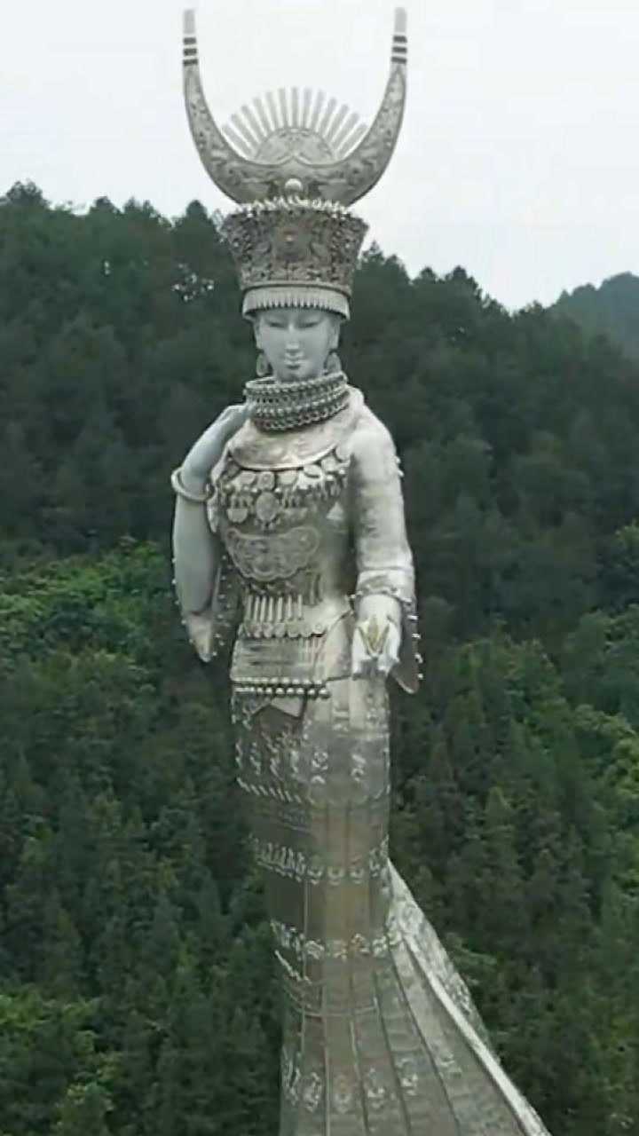 苗族女神阿莎,热情奔放的苗族姑娘,看到的爱情自然来