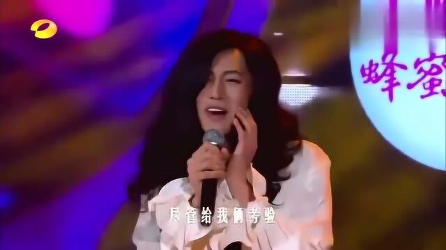 杨钰和陈键锋演唱《漫步人生路》,回忆杀年代感!