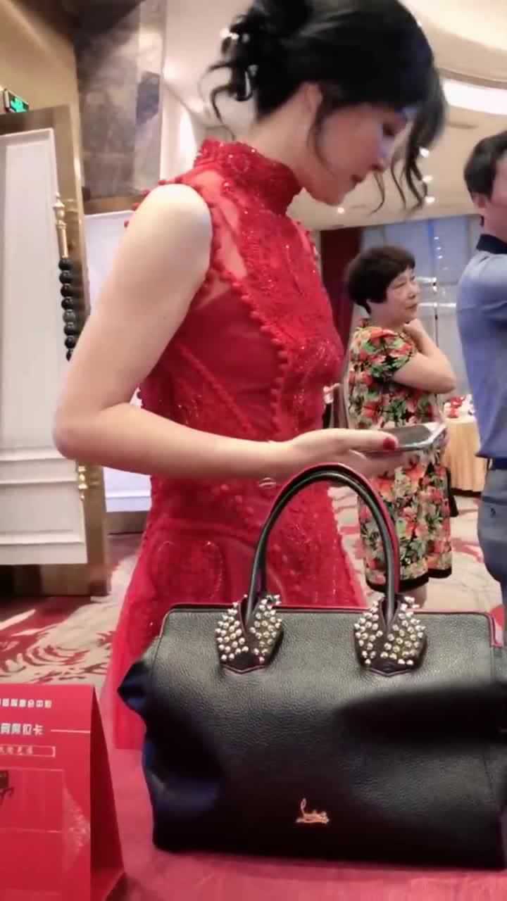 年轻婆婆笑眯眯