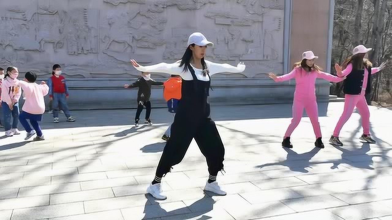 美女跳鬼步舞《solo》新舞步练习,动感好看_腾讯视频