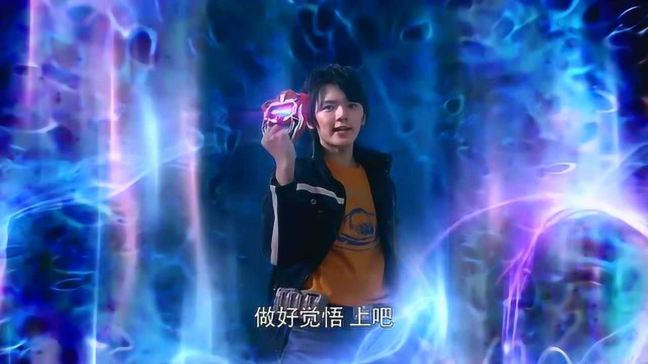 小陆第一次变身初代奥特曼与贝利亚奥特曼的融合升级版奥特战士捷德