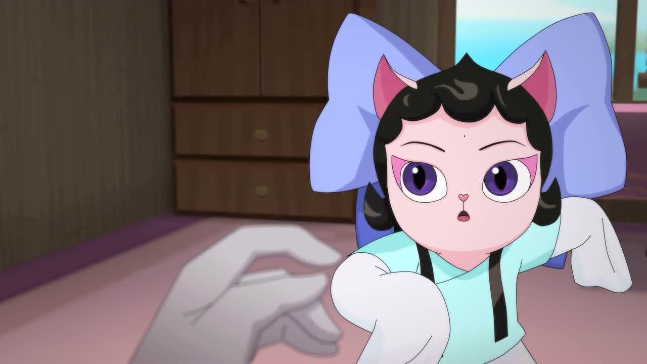 京剧猫嬷嬷抚摸小青的头发瞬间就让她炸毛