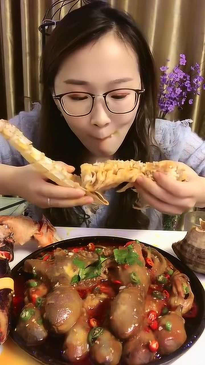 连云港美女吃海鲜,传说中的大胃王