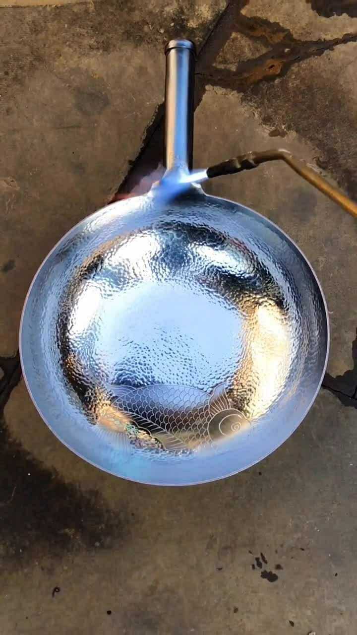 给一体锅高温烤蓝开锅,这是一口新锅必须要经历的过程