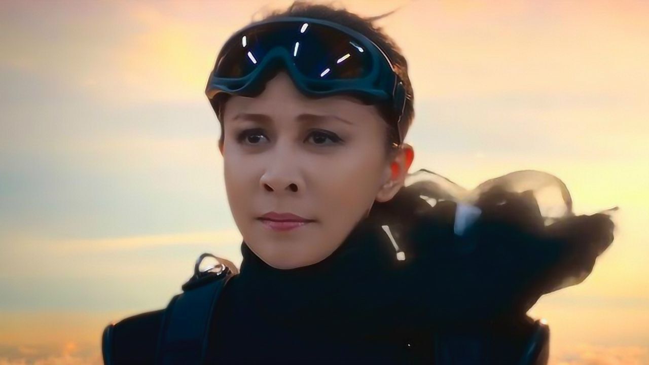 澳门风云2飞机事件反派女主为救发哥坠机而亡