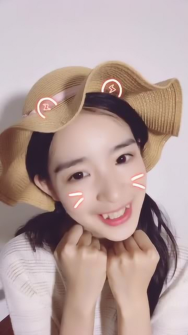 美女的虎牙,才是真正的加分项!