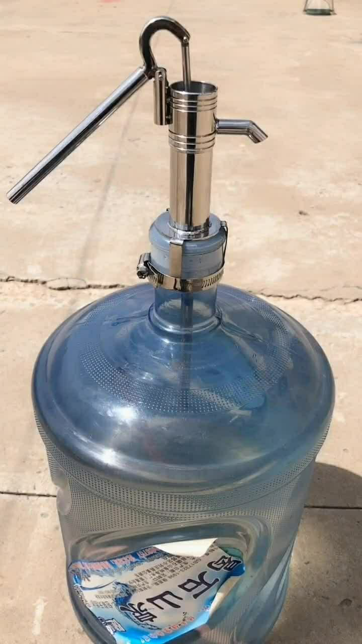 今天我用废弃的铁皮做了一个不锈钢压水井,简单方便