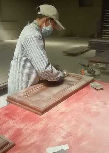 烤漆门打磨过程