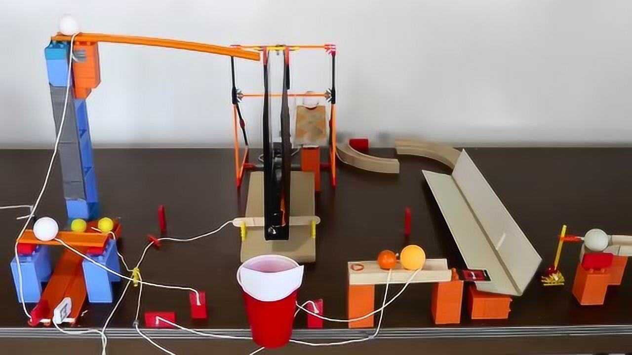 弹珠连锁反应装置机关很复杂环环相扣停不下来