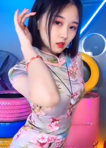 美女惊艳旗袍换装,身段迷人啊,忍不住舔屏的节奏