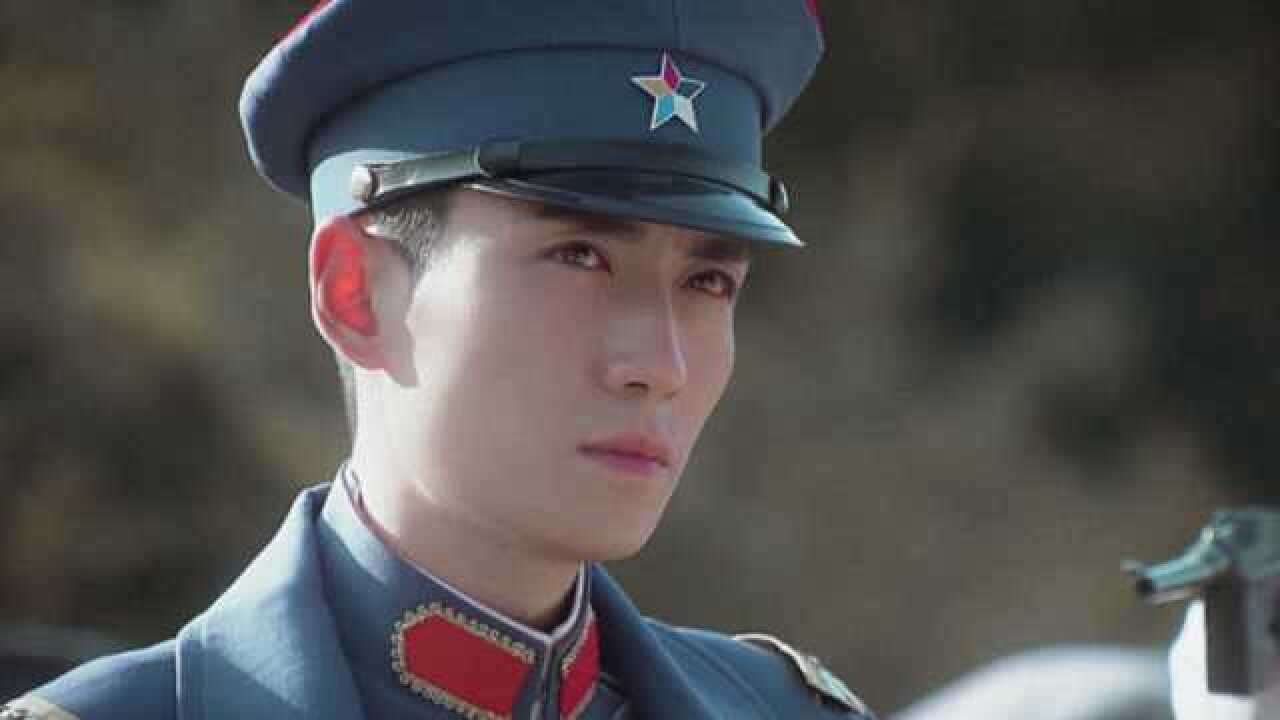 朱一龙军装个人向关山酒只解沙场为国死何惧马革裹尸还