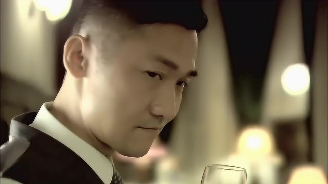 人间正道是沧桑:杨立仁追上克拉克,上去就是一顿揍,这口痰吐的好