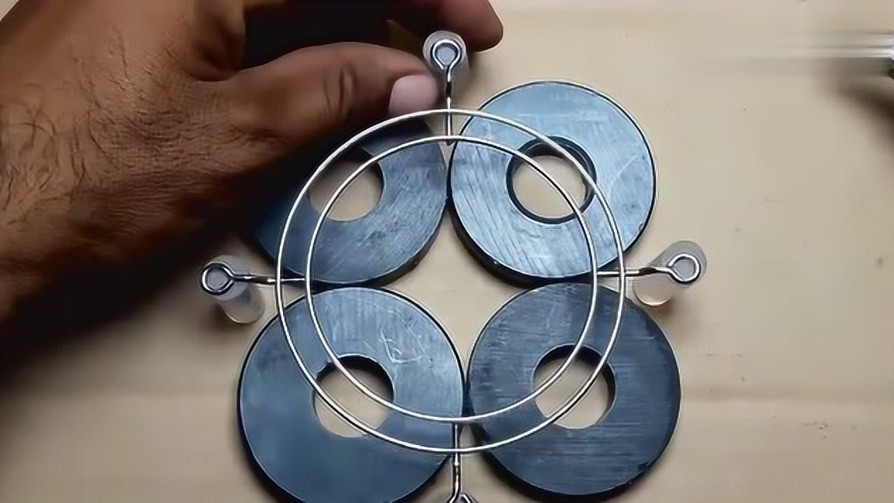 钢珠为什么能转圈?一直停不下来,你看懂是什么原理了吗?