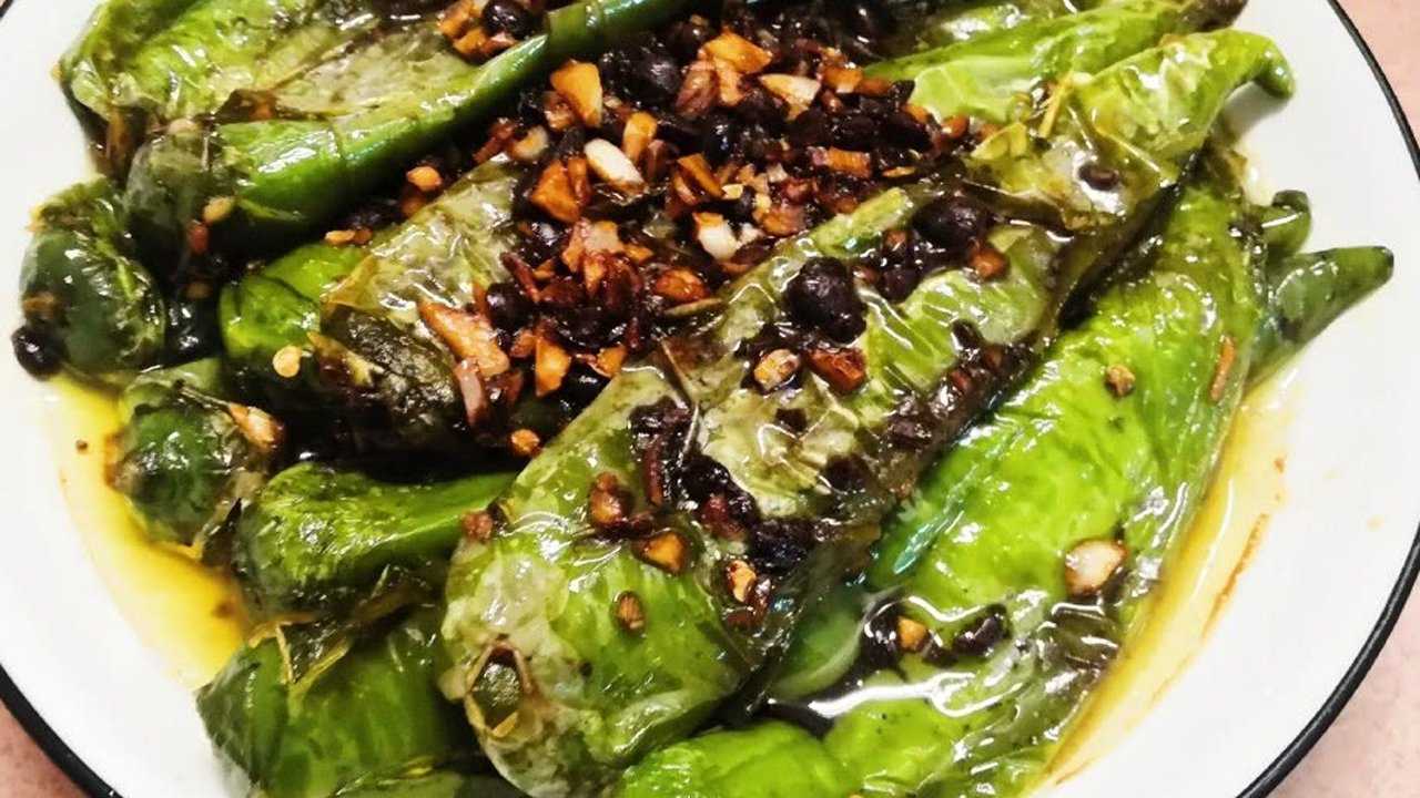 四川家常名菜虎皮青椒做法来了,放点豆豉味更香,经济实惠又下饭