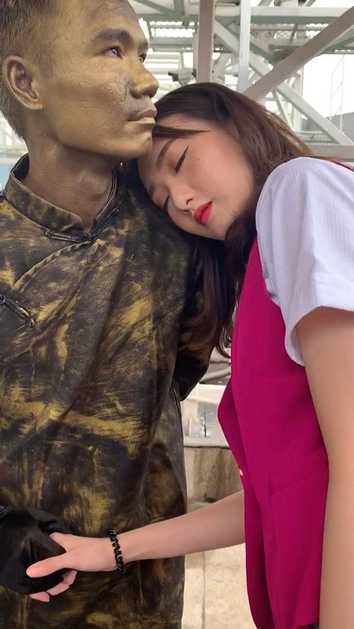 好累,借个肩膀靠一下