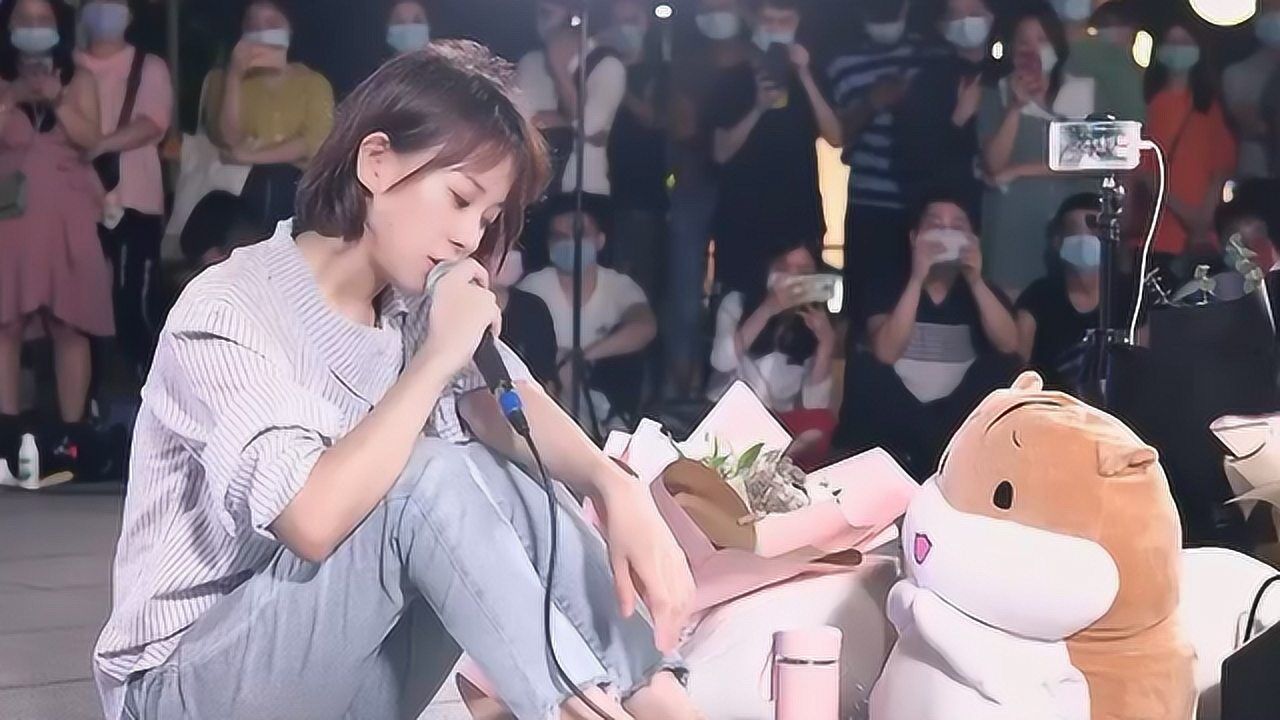 当点歌的人火了以后女孩街头演唱获赞200万网友听醉了