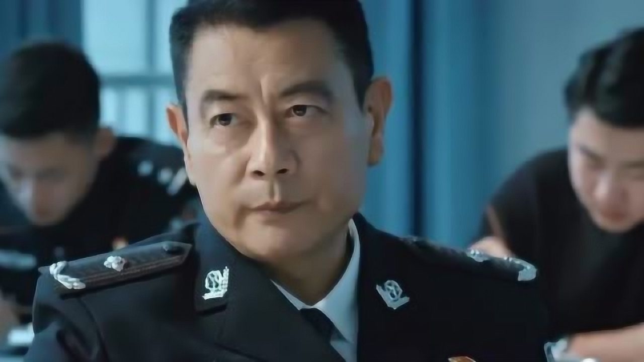 三叉戟三叉戟看不惯新来的政委局长的一席话让他们愧疚不已