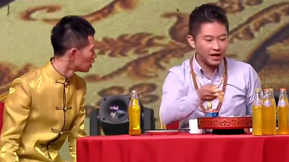 小品《匆匆那年》:刘金霏 侯振鹏演小品,满地都是笑料