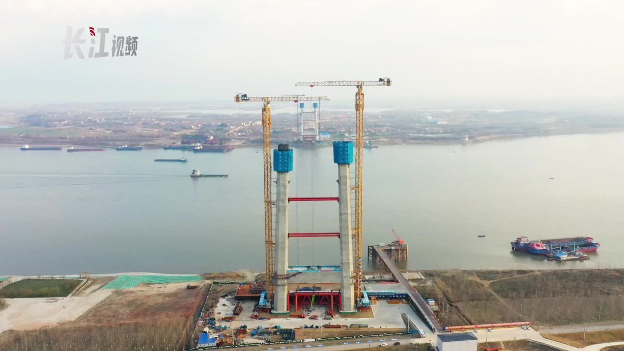 新春走基层:双柳长江大桥100米主塔新年复工
