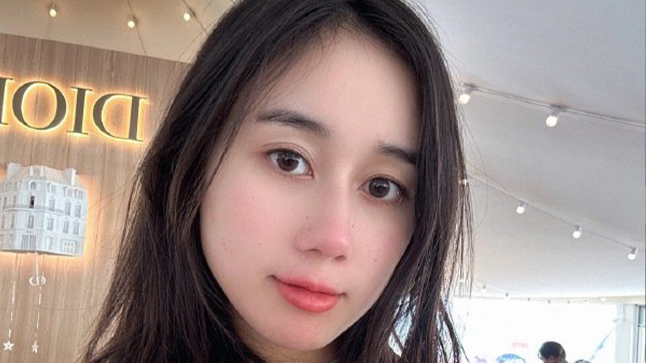 赌王千金何超欣真接地气!大赞盒饭好吃,不矫情不做作