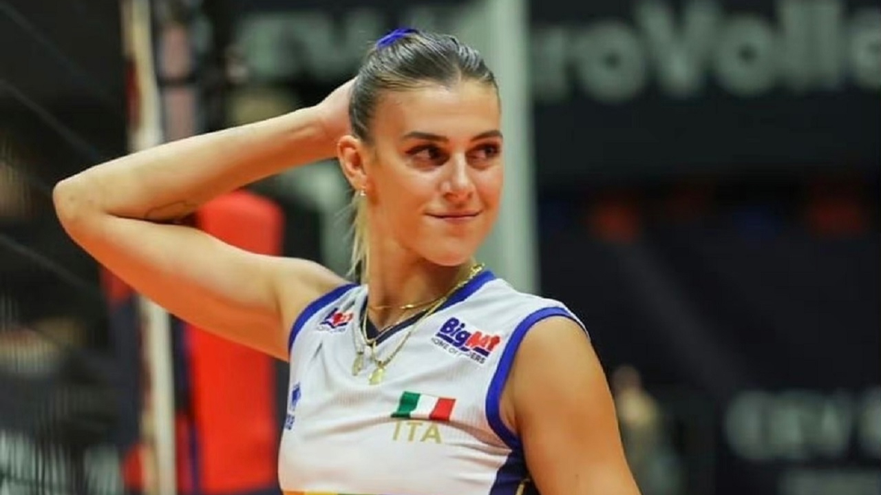 意大利女排"大脑"联赛踩脚扭伤离场