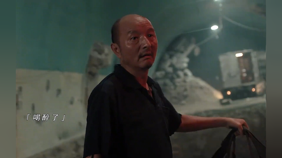 卧龙凤雏搞笑自救,劫匪拿着枪也照样挨巴掌!