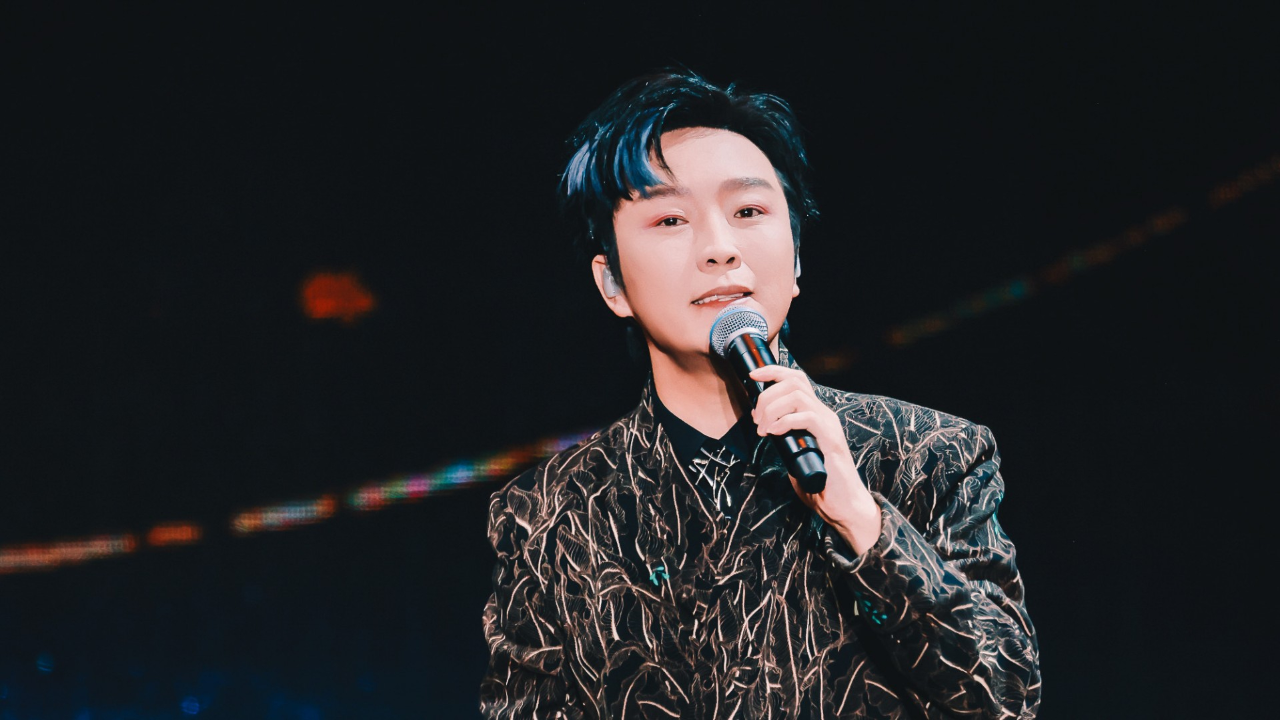 李玉刚被指在许嵩演唱会上划水,被吐槽是新贵妃躲酒,本人道歉回应