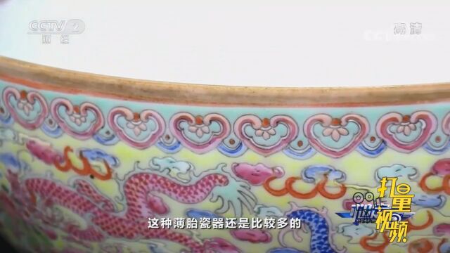 从胎子的造型和画法,断定了它是民国时期的一件器物