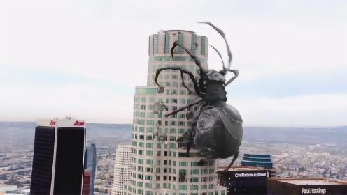 30米到蜘蛛王闯入城市，横冲直撞，无人可挡，高楼成了它的巢穴