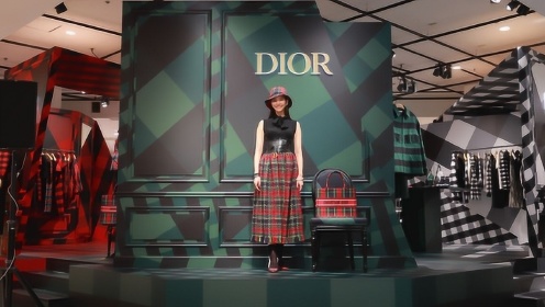新木优子出席Dior新品发布会，尽显复古风情【和饭News】